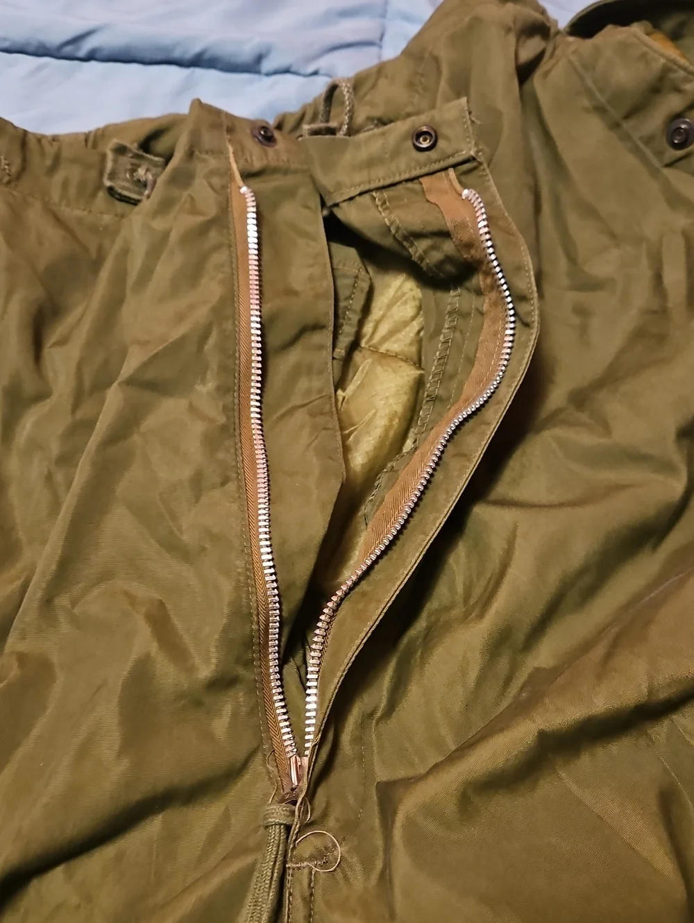 Men's Olive Cargo Snow Pants - Durable Outdoor Utility